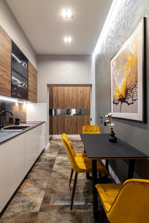 Dream Apartament On Drahomanova Street Leópolis Exterior foto
